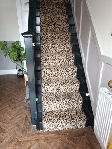 Leopard Wilton stair runner with black whipped edge